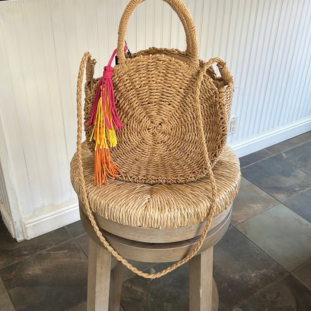 Fun, straw purse with tassels!